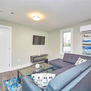  Hébergement de vacances Luxury Boutique Two Bedroom 3b Canada